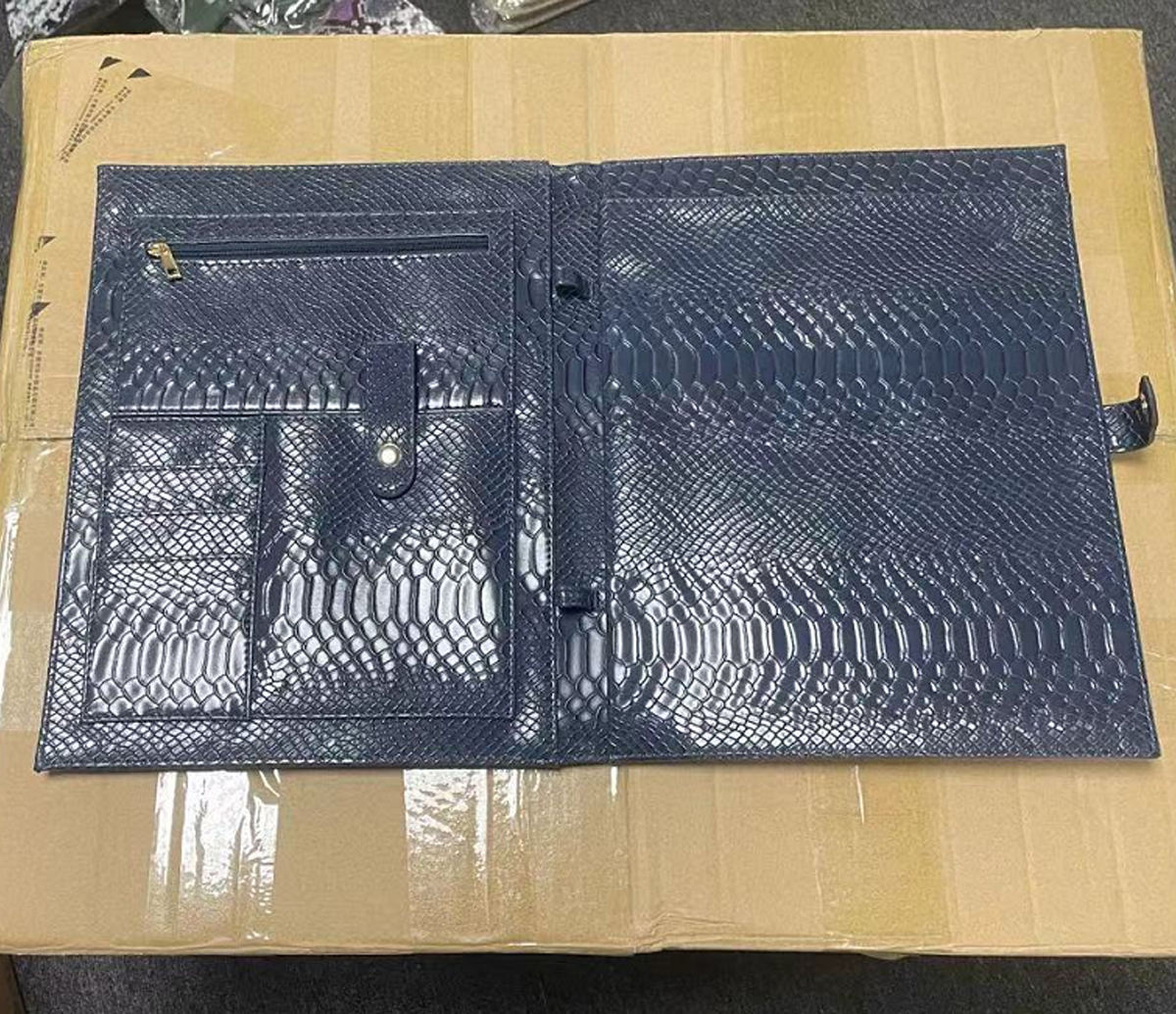 สีฟ้า/งู