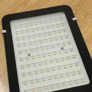 Focos solares <span class=keywords><strong>Sensor</strong></span> <span class=keywords><strong>de</strong></span> <span class=keywords><strong>movimiento</strong></span> al aire libre 30W 40W 50W 60W <span class=keywords><strong>100W</strong></span> Farola solar al aire libre <span class=keywords><strong>con</strong></span> batería - Product Image 2