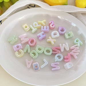 Nuevos Accesorios de Colgante Hechos a Mano Personalizables con Iniciales en Inglés de 8 Colores Acrílicos, 26 Letras, Orificio de 5.8mm, 2026 - Product Image 3