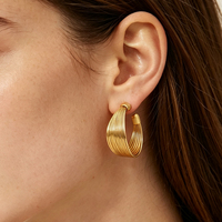 Boucles d'oreilles créoles ouvertes superposées multi-fils délicates en laiton plaqué or, bijoux esthétiques et tendance pour femmes, idéales pour les fêtes, le quotidien ou comme cadeau