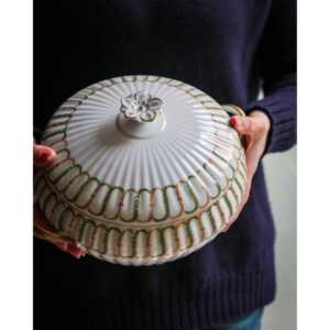 Soupière en porcelaine modèle Emphire de Limoges royale, design luxueux avec plis de Sévres - Product Image 2