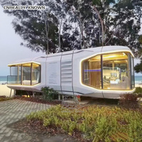 Maison autonome avec toilettes à compostage pour un espace de vie éco-responsable, capsule habitable