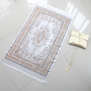 Alfombra de Oración Floral Antideslizante, Tasbih de 33 Cuentas, Bolsa de Satén, Set de Adoración Islámica - Product Image 1