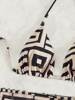 Ensemble de maillot de bain 4 pièces à imprimé géométrique, comprenant un soutien-gorge triangle à bretelles, une culotte de bain, une jupe de plage et un bandeau, pour l'été et la plage