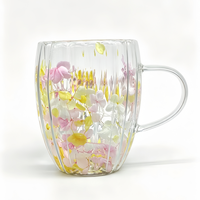 Verre à double paroi isolé résistant à la chaleur sans BPA avec poignée, tasse à café et à thé créative incrustée de fleurs séchées pour la maison et le bureau