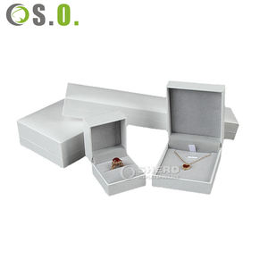 Caja de Joyería de Cartón con Cuero Sintético PU Blanco, Personalizable con Logotipo, para Anillos de Boda, Aretes y Joyas - Product Image 3