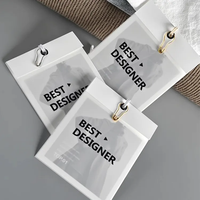 Étiquettes volantes personnalisées pour vêtements Nouveau design Étiquettes en papier d'art avec œillet et technique de timbre à cordes