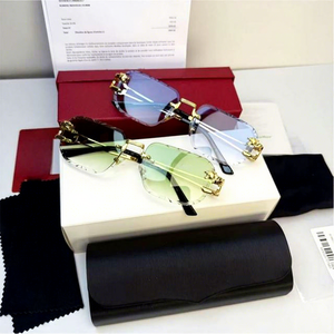 Gafas de Sol Cuadradas sin Montura con Logotipo y Estuche, Unisex, Corte de Diamante, Protección UV400, Diseño de Lujo - Product Image 1