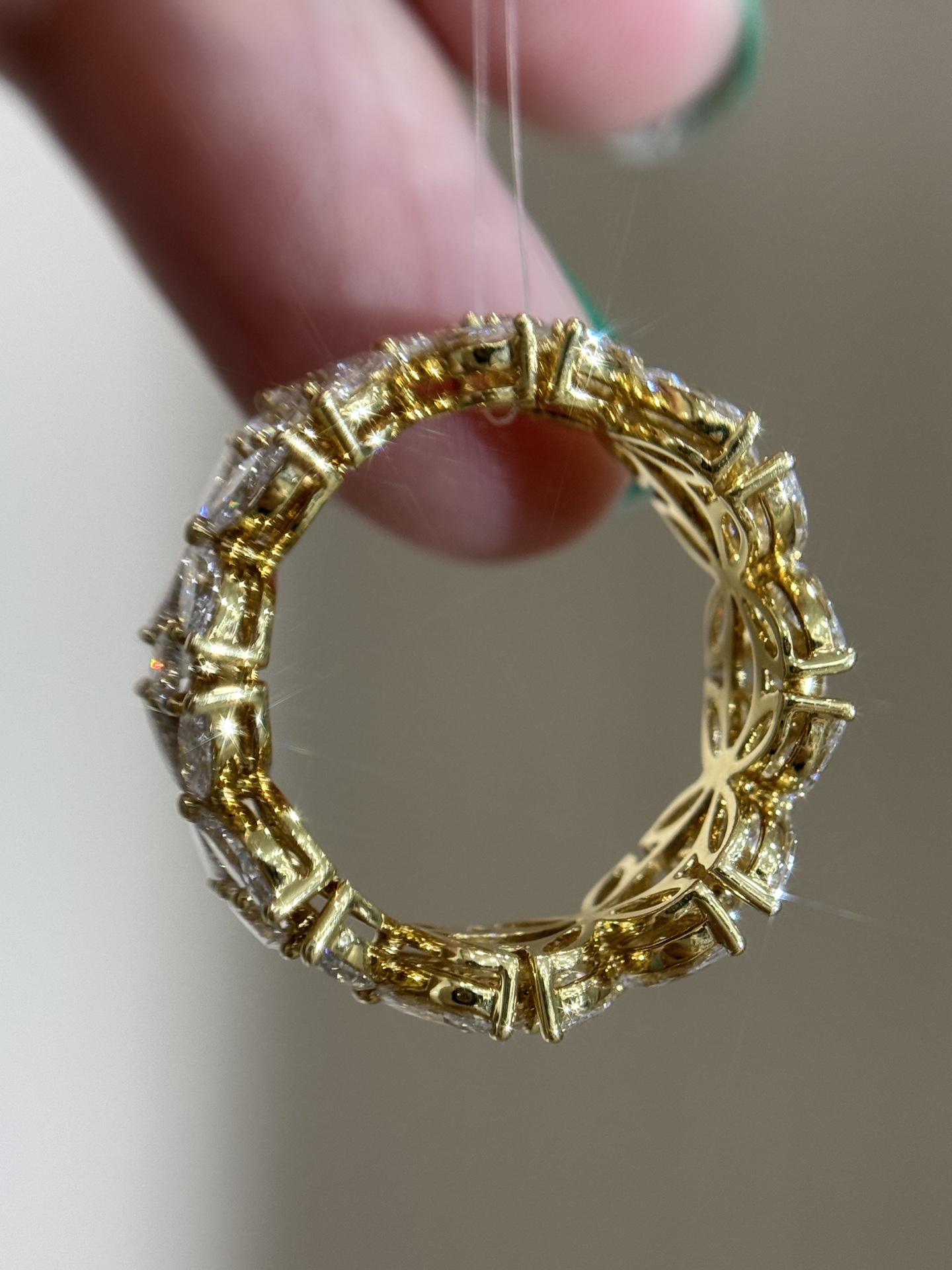 สีเหลือง