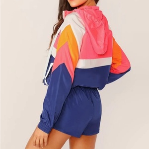 Ensemble deux pièces personnalisé pour femme : short et veste coupe-vent respirante imprimée color block avec doublure en Spandex/Nylon – Vente en gros - Product Image 2