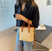 Sac à main en paille tissé pour femmes, avec poignée en cuir, fourre-tout fait à la main, de plage, nouveau design tendance, 2020