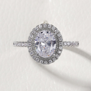 Anello a Forma Ovale Stile Matrimoniale per Donne - Product Image 2