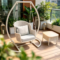 Fauteuil suspendu de jardin moderne, élégant et tendance, chaise œuf en corde tressée pour terrasse extérieure avec structure métallique et coussin imperméable