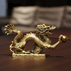 Ornement de dragon en laiton Copper World, dragon jaune jouant avec une perle, décoration de bureau, artisanat chinois, cadeau - Product Image 2