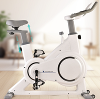 Body Building Nouveaux vélos de filature intelligents Volant réglable Gym Vélo d'exercice Intérieur Vélo électrique avec écran