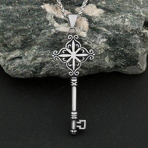 yunnique Collier pour homme en acier inoxydable avec pendentif clé mystère à motif floral, bijou cadeau, chaîne de 60 cm, chaîne de pull en argent tibétain - Product Image 3