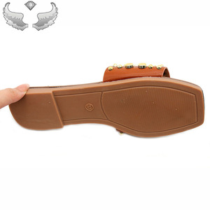 <span class=keywords><strong>Scarpe</strong></span> basse da <span class=keywords><strong>donna</strong></span> per il commercio estero, sandali piatti decorati con rivetti, ciabatte da <span class=keywords><strong>donna</strong></span> alla moda da <span class=keywords><strong>spiaggia</strong></span> antiscivolo - Product Image 6