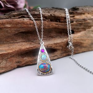Collana con Ciondolo a Forma di Triangolo di Colore Viola, Design Creativo per Donne - Product Image 5