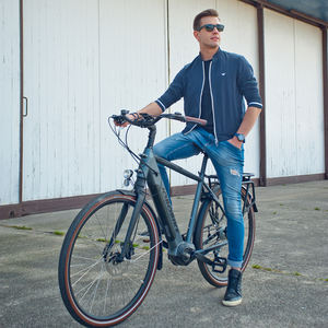 Vélo électrique de ville <span class=keywords><strong>classique</strong></span> et pratique avec frein hydraulique, batterie LG cachée, moteur central Bafang M200, capteur de couple, 7 vitesses - Product Image 1