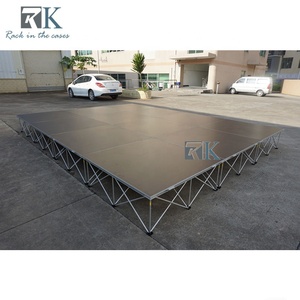 Scène modulaire antidérapante 4 pieds x 4 pieds avec podiums pliants - Product Image 2