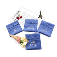 Pochettes d'emballage de bijoux en daim doux de haute qualité personnalisées avec logo en relief sac conteneur de bijoux en relief personnalisé