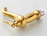 Accessoires de lavabo de salle de bain de luxe Robinet en laiton couleur or avec eau froide et chaude