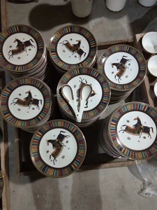 Juego de cena de porcelana china chapada en oro de 10 pulgadas al por mayor platos de porcelana de lujo para el hogar con diseño de caballo vajilla elegante diseño - Product Image 4