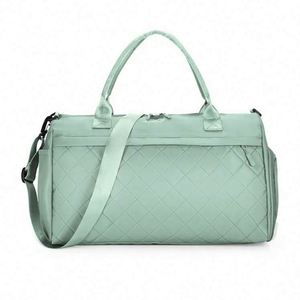 Muestra gratuita de bolsa deportiva de fútbol de poliéster rojo 320d de lujo hecha a mano para impresión por sublimación - Product Image 4