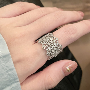 Anello Vintage in Pizzo Stile Palazzo, Elegante Fascia alla Moda per Feste, Serate e Outfit Quotidiani - Product Image 1