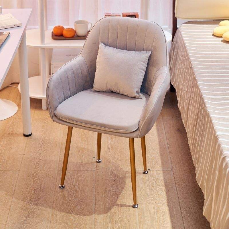 สีเทาเข้ม