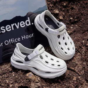 Sandales décontractées de plage pour hommes, style 2026, épaisses, antidérapantes, à semelle souple, respirantes, pour sports de plein air et usage domestique - Product Image 1