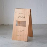 Panneau publicitaire extérieur en bois massif, design créatif en A et en chevrons, pour la publicité des cafés, panneau de bienvenue à l'entrée