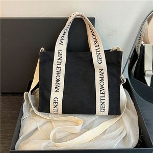 Bolso de Hombro Casual de Moda Urbana, Correa Única, Lona, Cierre de Cremallera, Tamaño Mediano, con Letras, para Uso Diario - Product Image 1