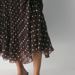 Falda cómoda de media pierna hasta el tobillo para mujer, con estampado de lunares marrones y caída suave, ideal para el día a día. - Product Image 5