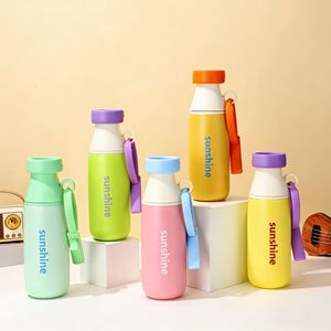 Bouteille isotherme portable 520 ml avec anse de transport, gourde de voyage colorée à imprimé soleil pour enfants, idéale pour le sport - Product Image 1