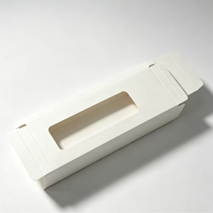 Caja de cartón blanca hecha a medida con ventana para embalaje de regalos - Product Image 1