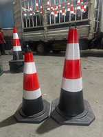 Prix d'usine – Cônes de signalisation en caoutchouc et plastique de 70 cm avec bande réfléchissante prismatique haute intensité, protection IP68 pour le contrôle du trafic