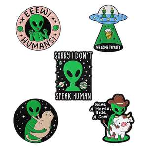 ミステリーエイリアンエナメルピンブローチ漫画バッジかわいいジュエリーカスタムラペル卸売メタル女性キッズフレンズアクセサリー - Product Image 6