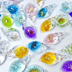 จี้เปลือกหอยอะคริลิคหลากสีสัน เรืองแสง สำหรับทำเครื่องประดับ DIY ตกแต่งกระเป๋า โทรศัพท์ ต่างหู จี้แฟชั่น - Product Image 1