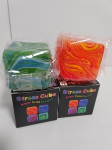 Cubo Antistress Divertente in Maltosio con Effetto Vortice e Miscela di Colori - Product Image 2