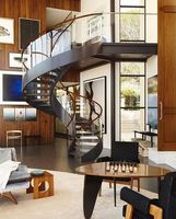 Escalier incurvé moderne en métal préfabriqué et bois, escalier intérieur en arc avec balustrade en verre sans cadre et couleur personnalisée