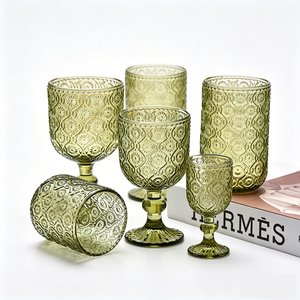 Verres à pied en verre vintage européens, verres à boisson gaufrés, verres à pied verts solides pour fêtes, mariages et autres occasions - Product Image 1