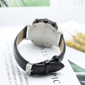 Nouvelle montre chronographe 2025 avec boîtier en bois foncé, cadran guilloché noir, deux sous-cadrans et aiguille <span class=keywords><strong>chrono</strong></span> jaune néon - Product Image 4