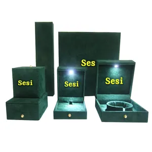 SESI özel Boite bir Bijoux Avec çam küpe kolye yüzük Led mücevher kutusu kadife yeşil mücevher kutusu ambalaj ile Led ışık