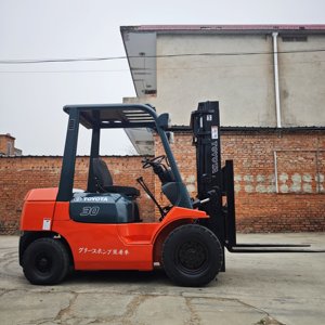 Good Condition Toyota 30 Diesel <b>Forklift</b> Truck Low Price Toyota 3T 3 Ton Used Diesel <b>Forklift</b> Original Japan - Product Image 4