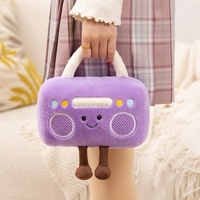 Figurines en peluche créatives et réalistes en forme de téléviseur et radio vintage avec personnages de dessins animés, idéales comme cadeaux, vente en gros