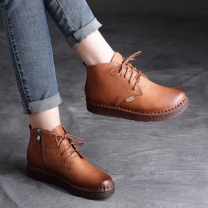 Bottines en cuir véritable faites à la main pour femmes, style ethnique rétro, semelle souple, plateforme, automne-hiver - Product Image 4