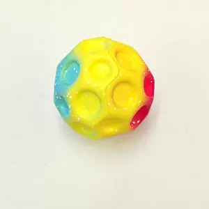 OEM Custom Nützliche Loch kugel Weiche Hüpfball Anti-Fall Mondform Poröse Hüpfball Kinder Indoor Spielzeug Ergonomisches Design