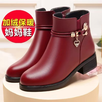 Nouvelle conception, vente en gros d'usine, bottes courtes à talons pour femmes, personnalisées, décontractées, mode classique, avec ceinture en PU et strass, pour garder les pieds au chaud