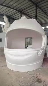 Vente en gros usine : Sculpture géante en fibre de verre en forme de casque, style vintage classique, pour la décoration de cafés, de parcs à thème, de stands de crème glacée, de restauration rapide et de sites touristiques, résistante à la rouille - Product Image 6